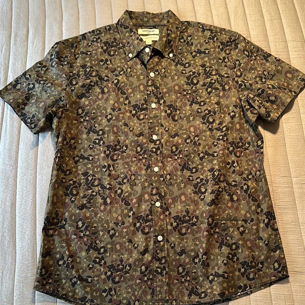 Goodthreads Men's Camouflage Short Sleeve Shirt
